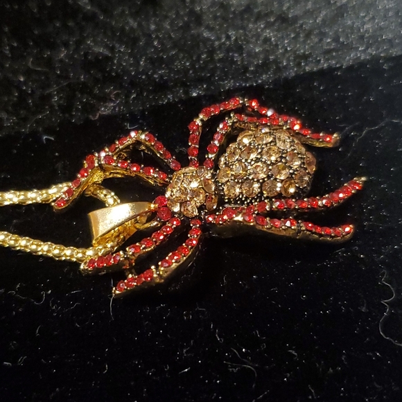 New Betsey Johnson Long Gold Tone Chain Rhinestone Spider Pendant Necklace. - Picture 9 of 11